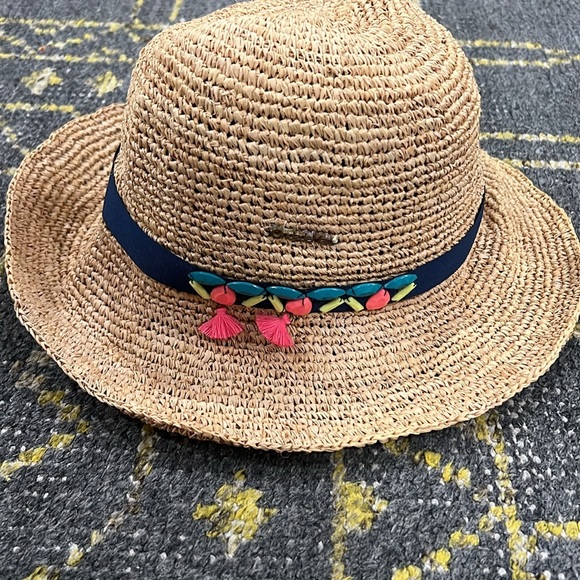 Beach Hat - Picture 2 of 5